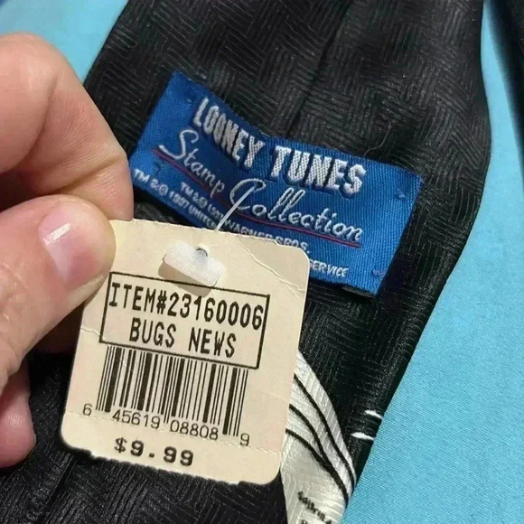 Looney tunes tie‎ - Picture 2 of 2